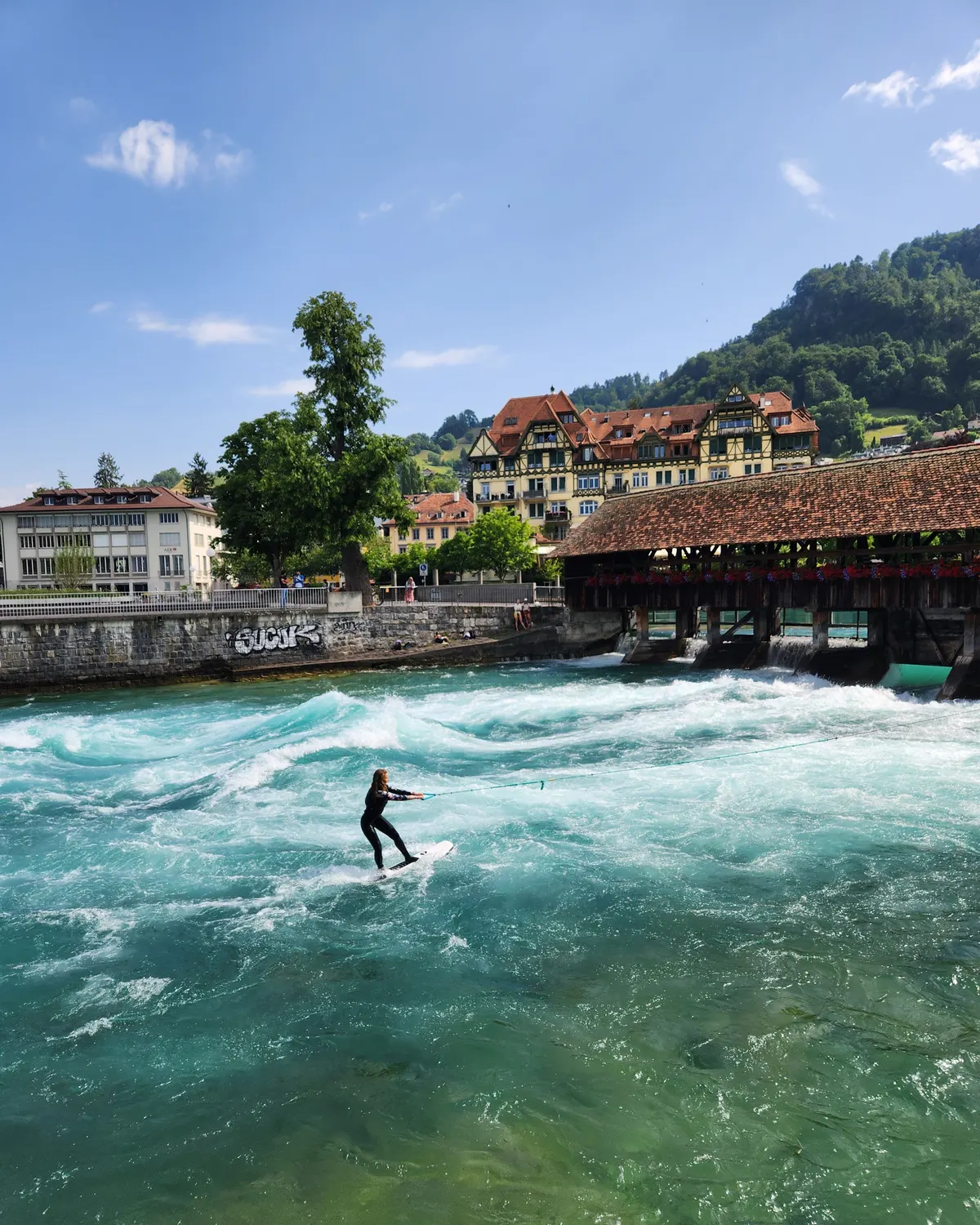 Thun surfing.