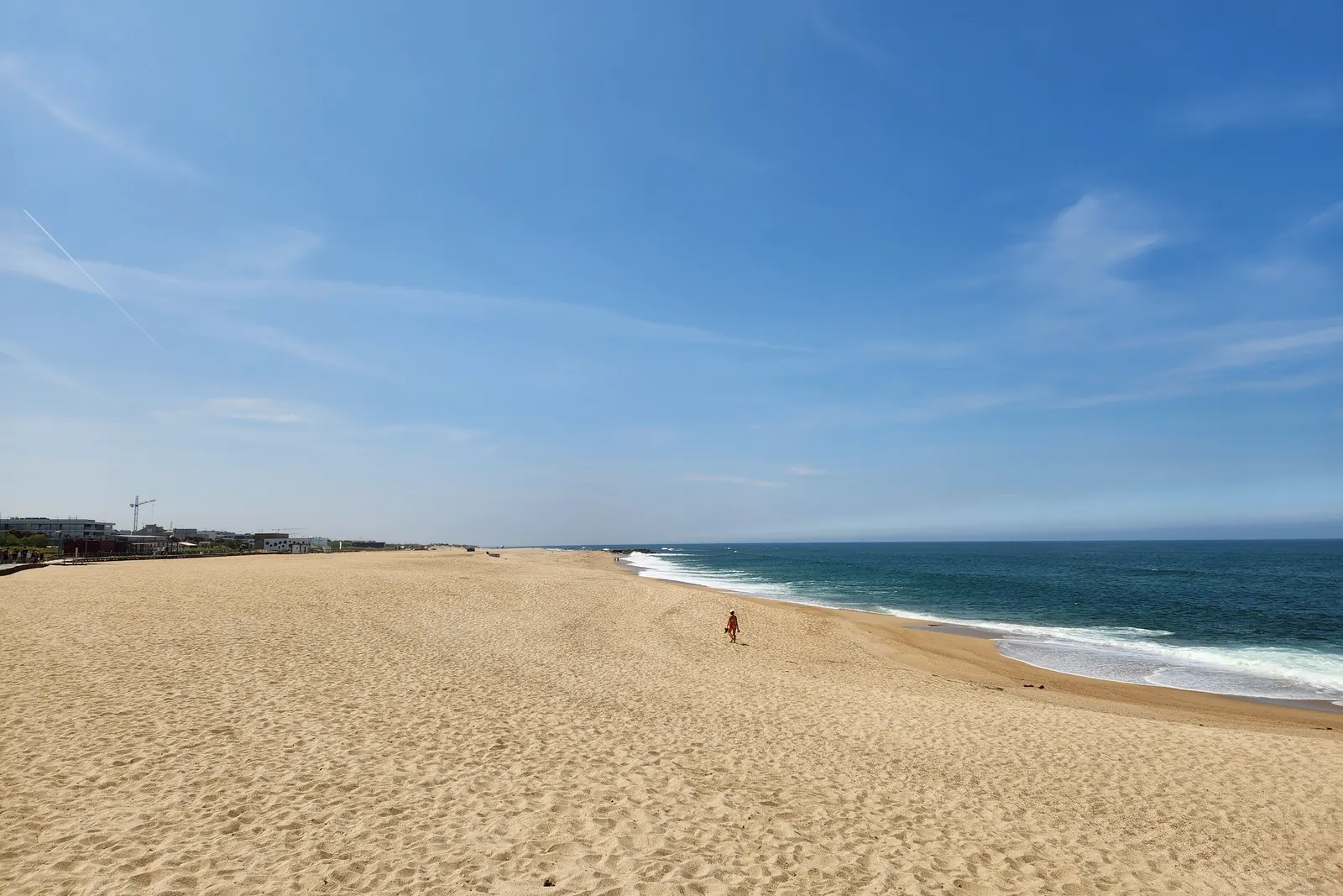 Wide sands near Praia da Sereia