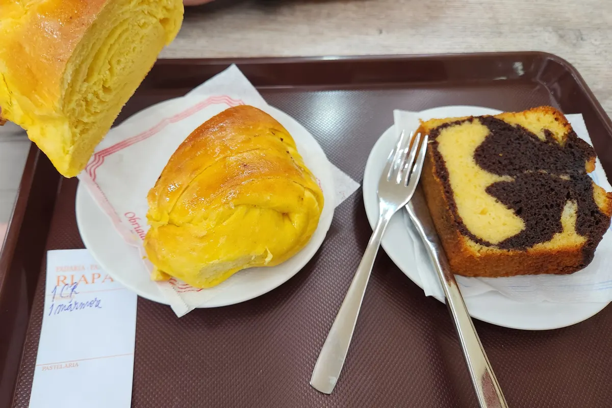 Pastry and marble cake in Aveiro