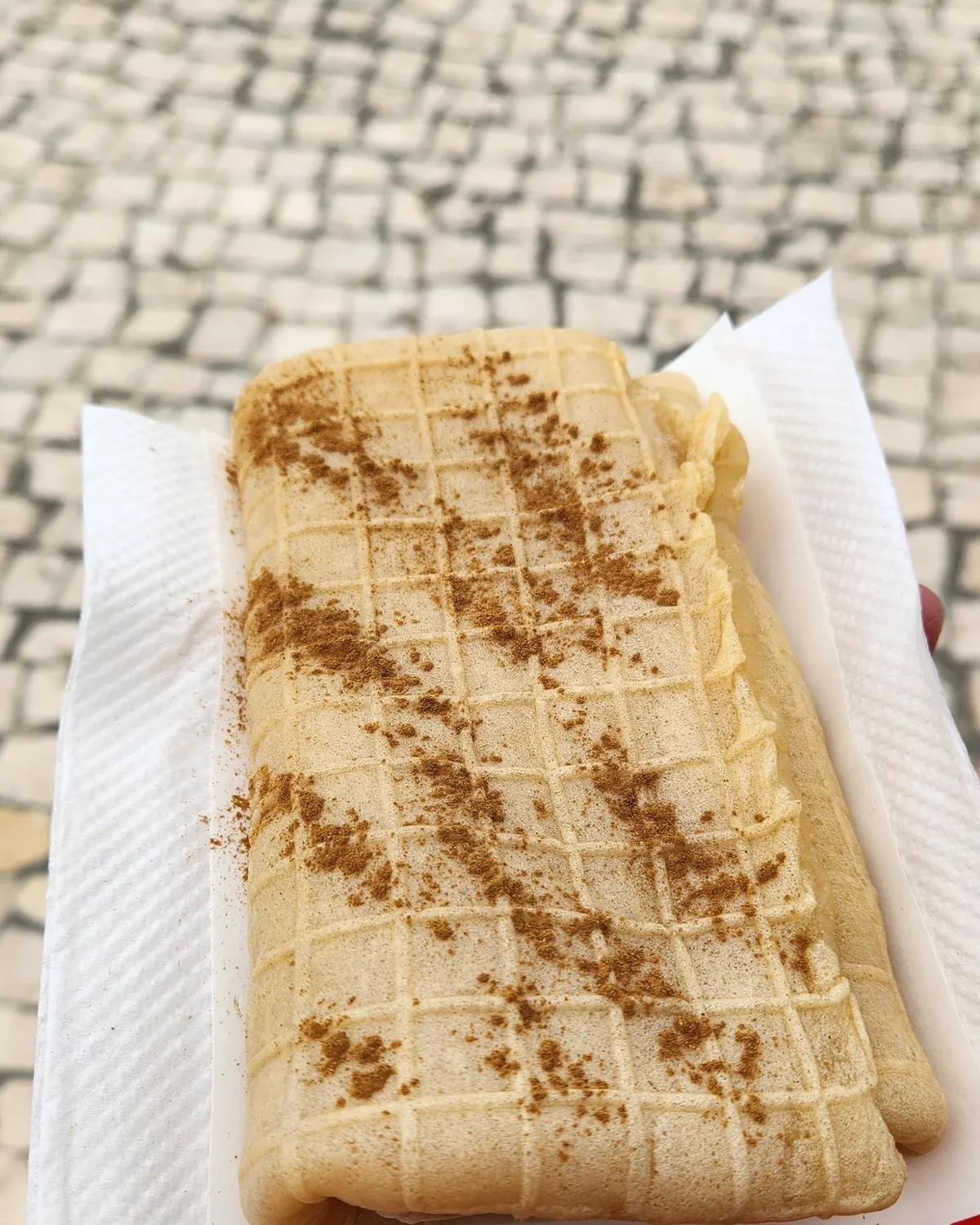 Tripa de Aveiro being eaten on the seafront